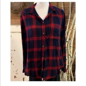 American Eagle soft red/navy plaid shirt